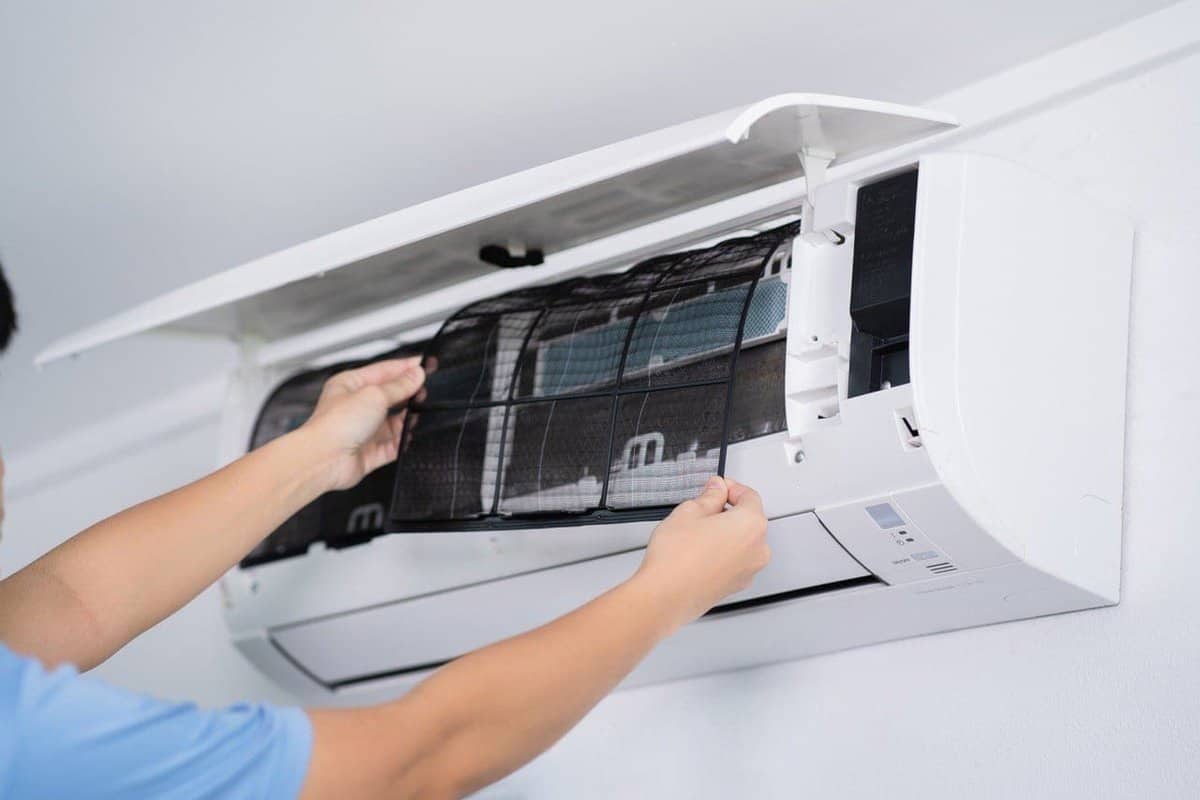 <h2>Domestic and Commercial Air Conditioning.</h2>